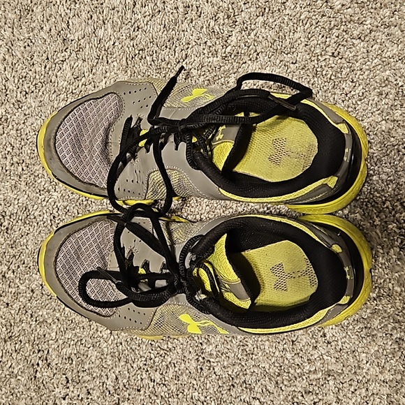 Kid's Under Armour shoes. - Picture 3 of 8